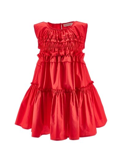 Robe d'enfant à manches courtes rouge avec des volants en étages et des détails plissés, dotée d'un col rond et d'une jupe évasée.