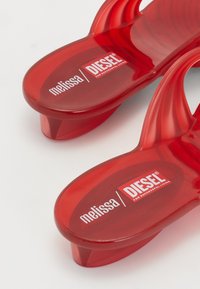 Melissa MELISSA QUANTUM THONG X DIESEL - T-rihmaga sandaalid - red