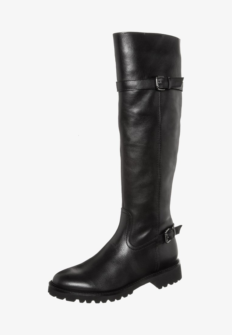 Czarne skórzane buty do kolan z okrągłym noskiem, akcentami w postaci klamr oraz teksturowaną podeszwą zapewniającą przyczepność. Gładkie wykończenie z przeszyciami.