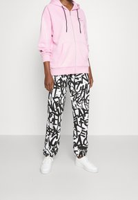 CHIARA FERRAGNI Teplákové kalhoty - white