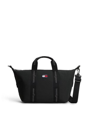 Bolsa duffel negra Tommy Jeans con dos asas cortas y una correa de hombro ajustable, con el logo de la marca en el frente.
