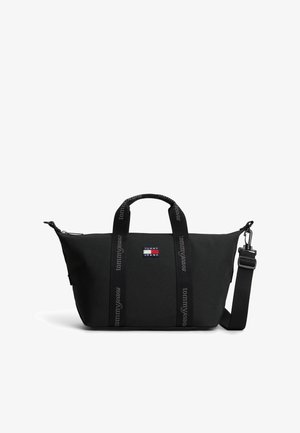 Bolsa duffel negra Tommy Jeans con dos asas cortas y una correa de hombro ajustable, con el logo de la marca en el frente.