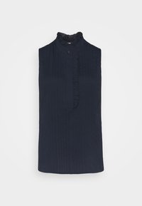 Bezrukávová tmavě modrá blůza s vysokým řaseným límcem, s předním zapínáním na malý knoflík a úzkými svislými proužky po celém povrchu.