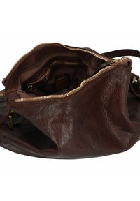 Borsa a tracolla in pelle marrone con una texture morbida, zip dorata e numerosi scomparti interni per l'organizzazione. La vista aperta mostra i dettagli interni.