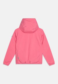 Chaqueta impermeable rosa con capucha, puños elásticos y cintura ajustada. Textura suave, diseño minimalista y sin detalles de hardware visibles.