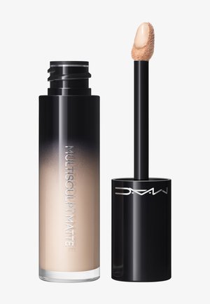 Bouteille de correcteur liquide avec un dégradé noir, étiquetée "MULTISCULPT MATTE", et applicateur avec une crème beige sur l'embout en éponge.
