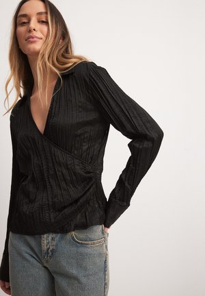 STRUKTURIERTE MIT ÜBERLAPPUNGEN - Blouse - black