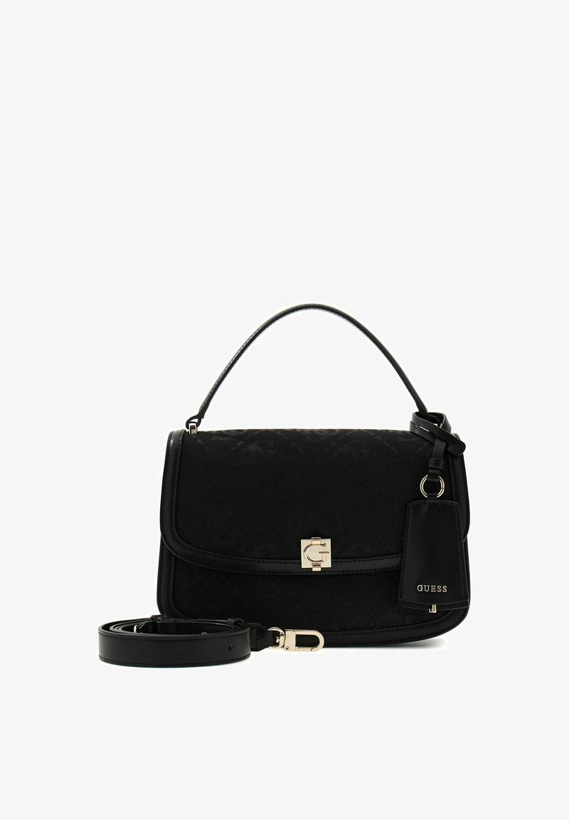Sac à main noir Guess avec poignée supérieure, fermoir doré, bandoulière amovible et étiquette en cuir de marque sur le rabat avant.