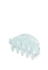 Klar mintgrön hårklämma i glansigt plastmaterial med en slät yta och åtta böjda taggar för säker styling.