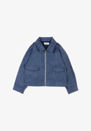 Giacca in denim blu con cerniera frontale, due tasche con patta, maniche lunghe e ampio collo, etichettata Trussardi.