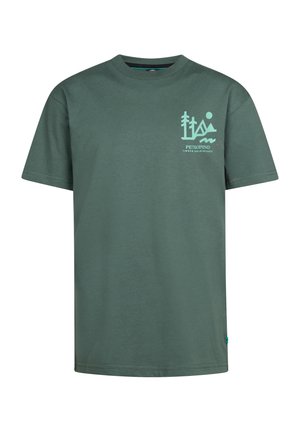 T-shirt en coton vert avec un col rond. Il présente un design graphique et un logo bleu clair sur la poitrine. Manches courtes, style minimaliste.
