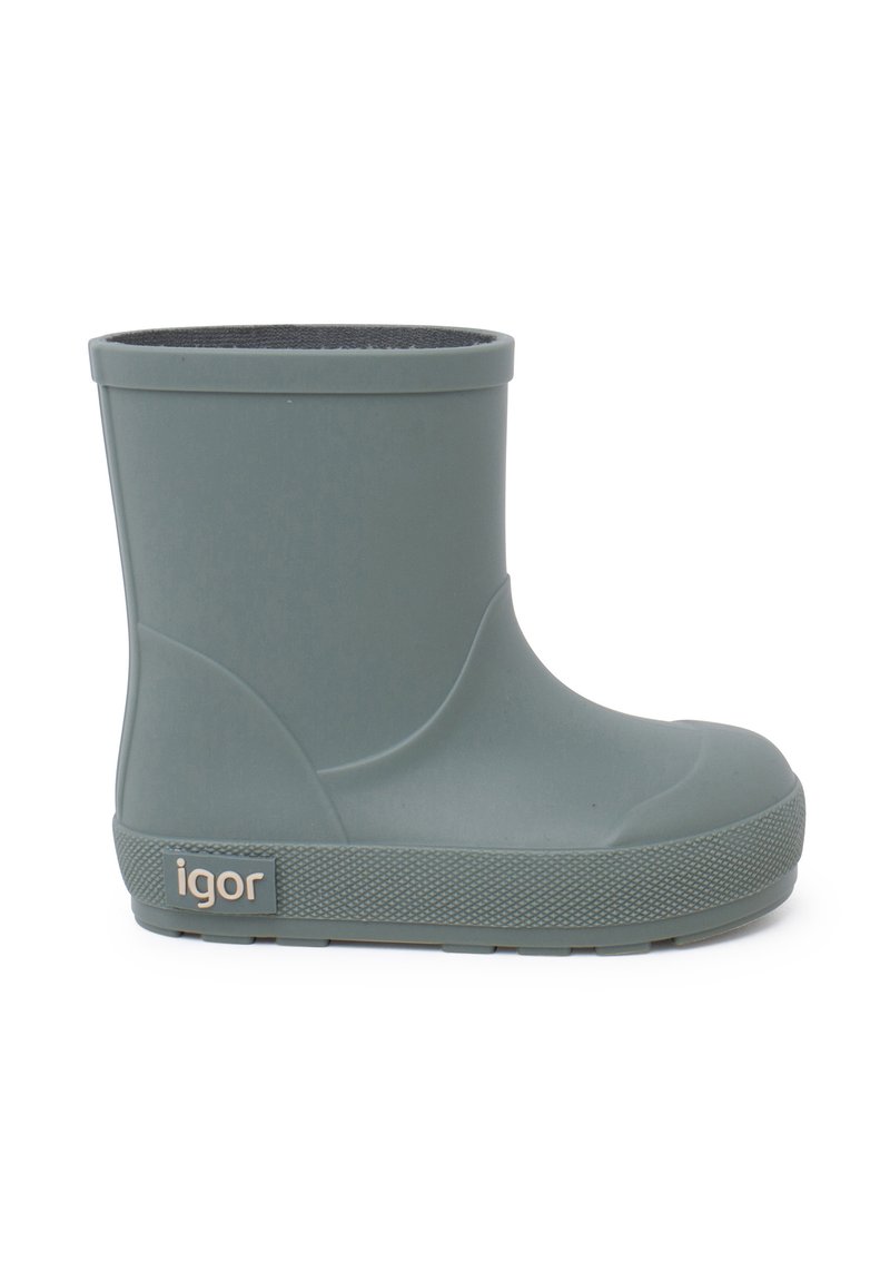 Botte de pluie en caoutchouc verte avec une texture lisse, bout arrondi et coupe basse. Présente une semelle texturée et un logo sur le côté.