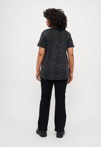 ONLY Carmakoma CARMIKO LIFE WASHED TEE - Triko s potiskem - phantom