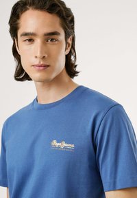 Pepe Jeans MILON - Potiskana majica - thames blue