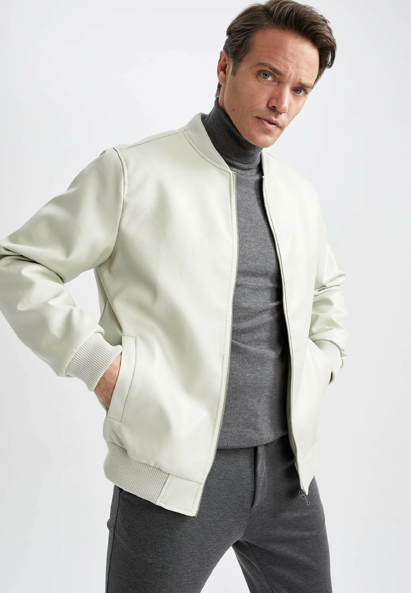 DeFacto Chaqueta Fina - Beige/tierra