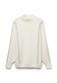 Cremefarvet sweater med lodret ribbede detaljer, udstyret med kabelstrikkede elementer langs ærmerne og en høj rund halsudskæring. Blød tekstur.