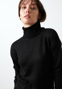 LELA TURTLENECK LONG - Vesta - black