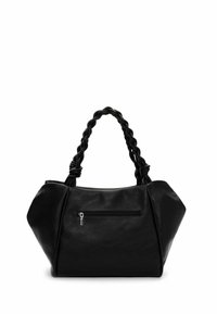 Czarna skórzana torebka z plecioną rączką, zasuwaną kieszenią z boku oraz zwartym, kanciastym kształtem.