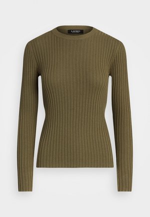 Pull en maille côtelée vert olive à manches longues, col rond et silhouette ajustée, présenté sur un fond uni.