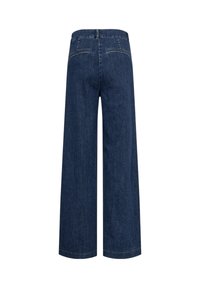 Jean à jambes larges en denim bleu foncé. Caractérisé par une taille haute, des poches arrière et une texture lisse. Accents de coutures minimales sur les coutures.