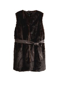 Brązowa kamizelka z ekologicznego futra z dekoltem w serek, otwartym przodem i paskiem z gładkiego, ciemnego materiału wiązanym w talii. Miękka, teksturowana powierzchnia.