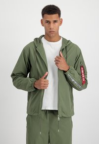 UTILITY  EXPEDITION WINDBREAKER - Vetrovka - sage green