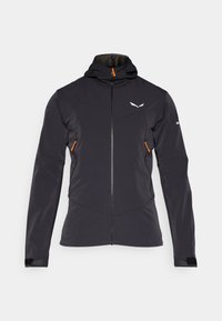 Veste softshell noire avec un design ajusté, capuche réglable, détails de zip orange et orifices pour les pouces aux poignets. Comprend des accents réfléchissants.