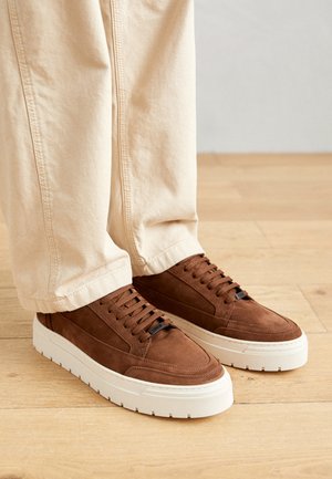 FLINT  - Tossud - brown
