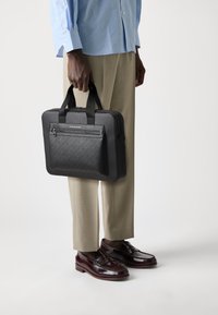 Tommy Hilfiger MONOGRAM COMPUTER BAG UNISEX - Sac ordinateur - black
