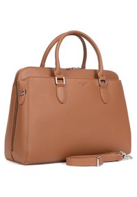 Borsa in pelle marrone con texture a granuli, doppi manici tondi, dettagli in argento, chiusura con cerniera superiore e tracolla rimovibile.
