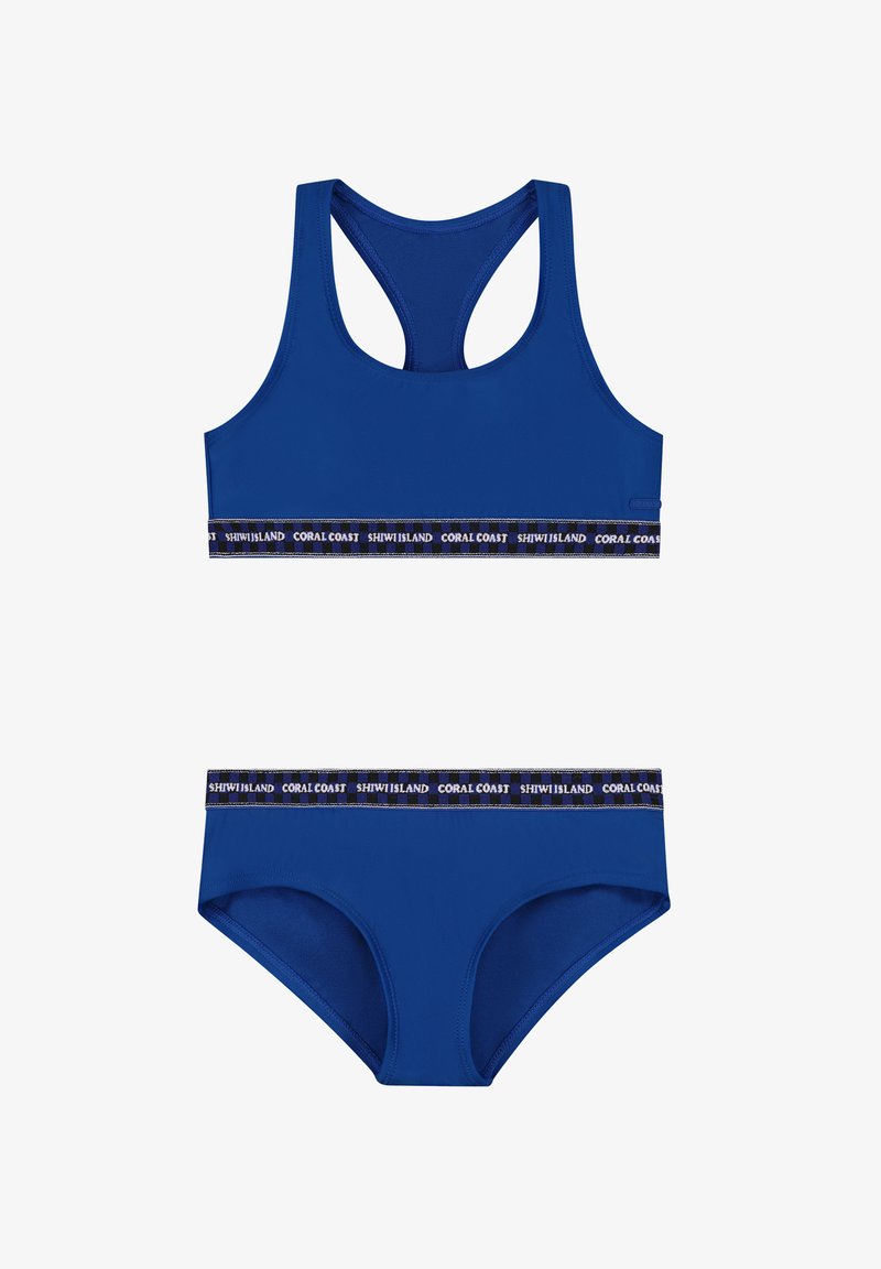 Sininen uimapaita, jossa on urheilullinen selkädesign ja musta vyötärö, johon on painettu teksti "CORAL COAST". Vastaavat siniset uimapohjat, joissa on samanlainen vyötärö.