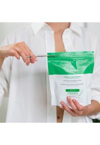 L'emballage des enveloppements drainants restructurants Collistar, blanc et vert, présente un haut à zip et des détails sur le traitement imprimés sur le devant.