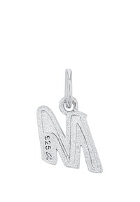 Silverhänge format som bokstaven "M" med texturerad yta och "925" stämplat på sidan, fäst vid en liten cirkulär ögla.