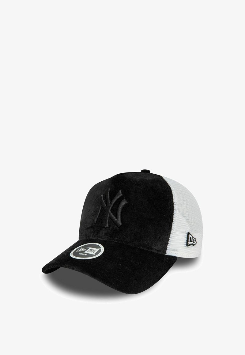 Schwarze Samt-Basketballmütze mit einem weißen Netzrücken, gesticktem Logo auf der Vorderseite und gebogenem Schirm. Besitzt New Era-Branding an der Seite.