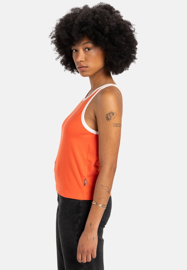 PENIDA  - Top - nme4