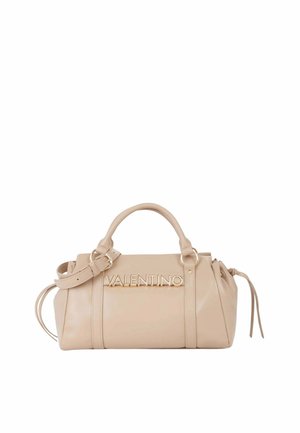 Sac à main Valentino en cuir beige avec poignées supérieures, bandoulière ajustable et logo Valentino en ton or à l'avant.