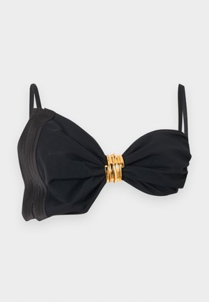 Haut de bikini noir avec un centre en tissu froncé maintenu par plusieurs anneaux dorés, doté de fines bretelles réglables et de bords festonnés sur les côtés.