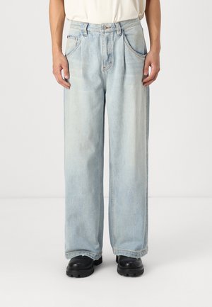 - Jeansy loose fit