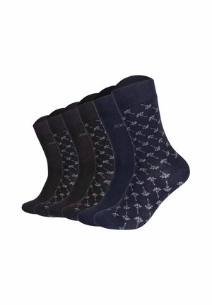 Zes paar donkergekleurde sneakersokken in een rij, met een subtiel licht bloem- of wijnrankpatroon op vijf paar.