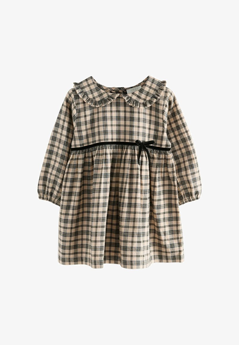 Kariertes Kleid in Beige und Schwarz, mit einem gerundeten, fransigen Kragen, langen Ärmeln, einer Empire-Taille und einem schwarzen Banddetail.