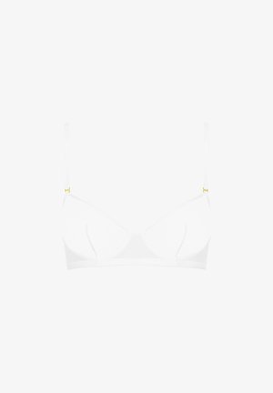 Soutien-gorge blanc avec une texture lisse, des bonnets triangulaires doux, des bretelles fines et réglables, et des accents en métal doré sur les bretelles.