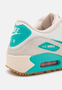 Nike Golf AIR MAX 90 G NRG - Sapatos de golfe - sail/washed teal/pearl white
