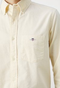 GANT REG OXFORD - Overhemd - dusty yellow