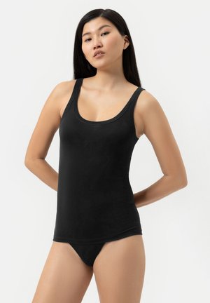 Zwarte tanktop van gladde stof, met een ronde hals en brede bandjes. Het ontwerp is aansluitend, met een naadloze silhoeet en minimale details.