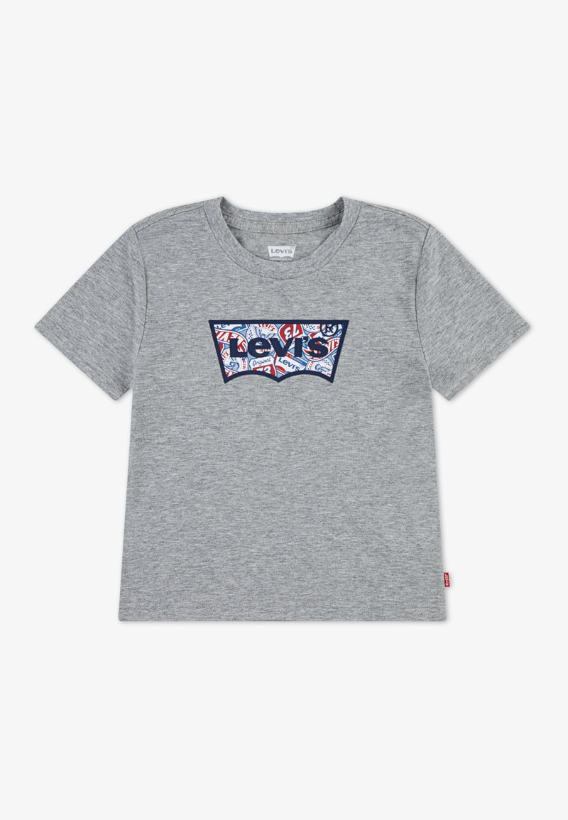 T-shirt en coton gris avec des manches courtes. Présente un graphique coloré du logo Levi's sur le devant en rouge, bleu et blanc. Design classique avec un col rond.