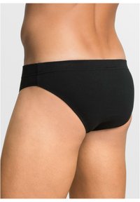 Slip in cotone nero con un design a vita bassa, caratterizzati da una texture liscia e una cintura elastica per comfort e vestibilità.