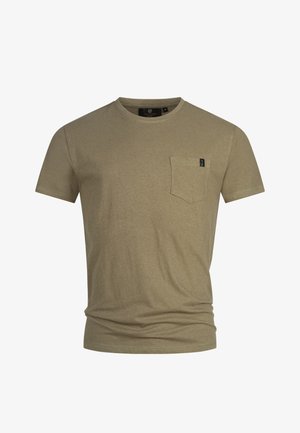 T-shirt en coton vert olive avec un col rond et des manches courtes, présentant une poche sur la poitrine gauche et une texture douce et lisse.