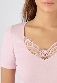 Damart FINITION  - Camiseta estampada - rose