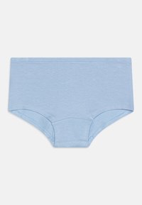 Jasnoniebieskie bawełniane majtki typu boyshorts, charakteryzujące się gładką teksturą, elastycznym pasem oraz zaokrąglonymi otworami na nogi dla zapewnienia komfortowego dopasowania.