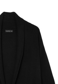 Schwarze Strickjacke mit Schalkragen, mit einem Etikett namens "CALLIOPE" und einer lockeren Passform mit abgesenkten Schultern.